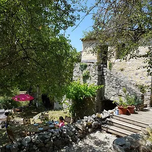 mas-du-gua-la-petite-maison.hotels-rhonealpes.com/